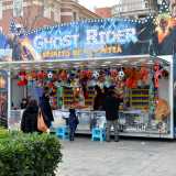 La nostra attenzione viene infine attirata dal rumore di alcuni colpi. Proviene dal tiro a segno. Il gioco � sovrastato da una grande scritta a neon che recita il nome di �Ghost rider�, il personaggio di un film